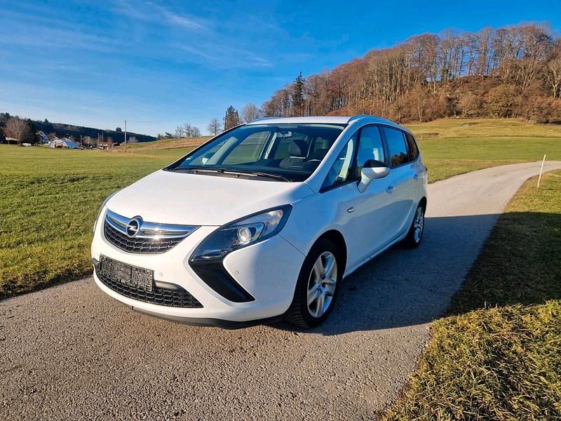 Weiß Gebraucht 2012 Opel Zafira Tourer Van / Kleinbus | 4.500 € (Superpreis) - Bild 1/4