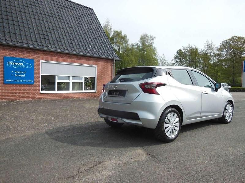 Gebraucht Nissan Micra Acenta 92 PS (67 kW) 2022 Silber Kleinwagen