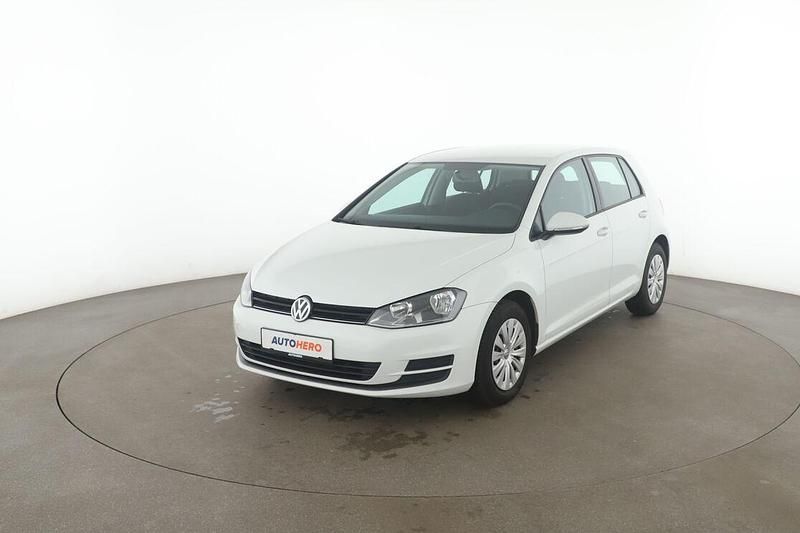 Weiß Gebraucht 2015 VW Golf VII Trendline Limousine | 9.990 € (Fairer Preis) - Bild 1/3
