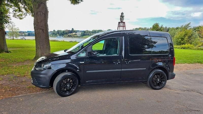 Schwarz Gebraucht 2017 VW Caddy Trendline Van / Kleinbus | 13.490 € (Superpreis) - Bild 1/4