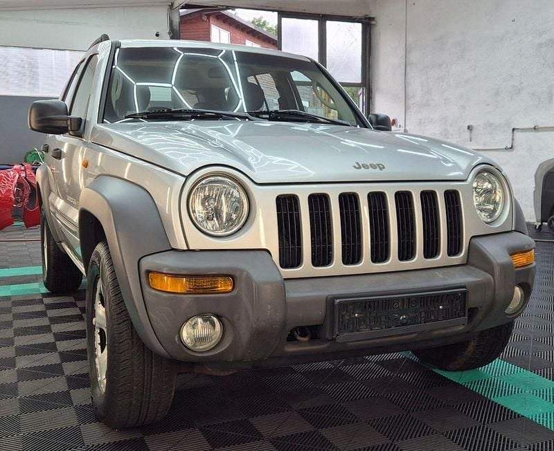 Silber Gebraucht 2006 Jeep Cherokee Sport SUV | 6.250 € (Fairer Preis) - Bild 1/4