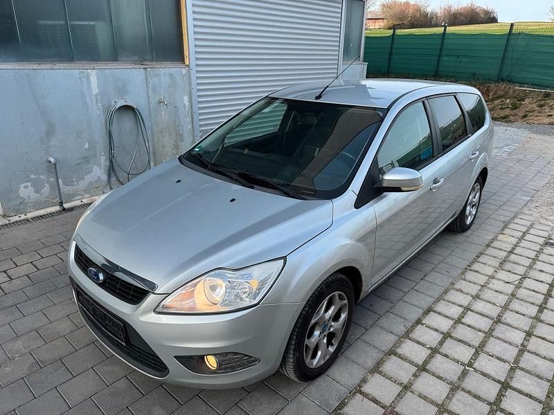 Gebraucht Ford Focus 109 PS (80 kW) 2011 Silber Kombi