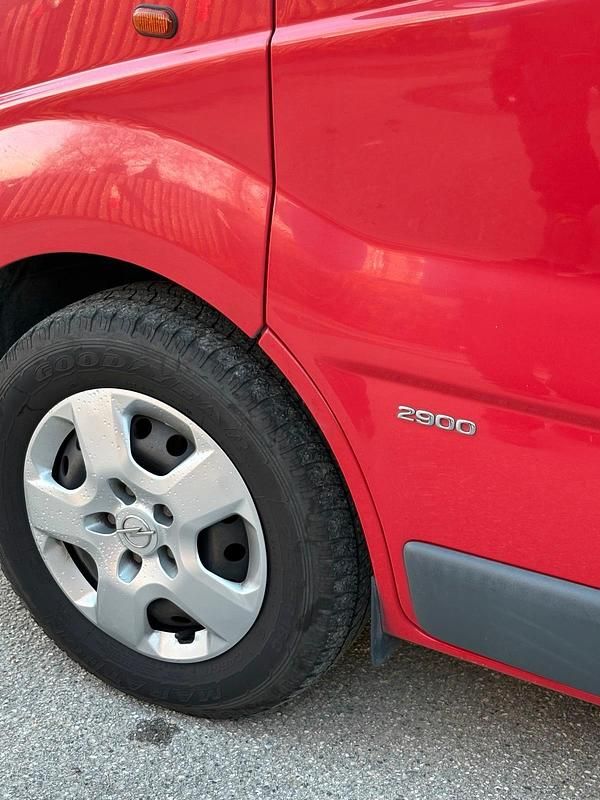 Gebraucht Opel Vivaro 146 PS (107 kW) 2011 Rot Van / Kleinbus