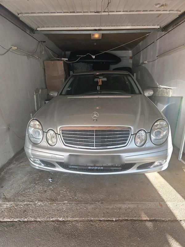 Gebraucht Mercedes E220 150 PS (110 kW) 2002 Silber Limousine