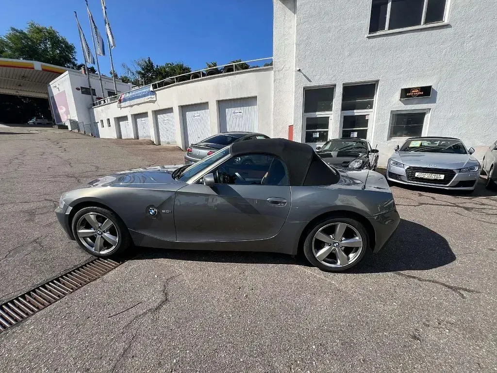 Gebraucht BMW Z4 Sport Line 150 PS (110 kW) 2009 Stratus/crema dunkel (metallic) Cabrio