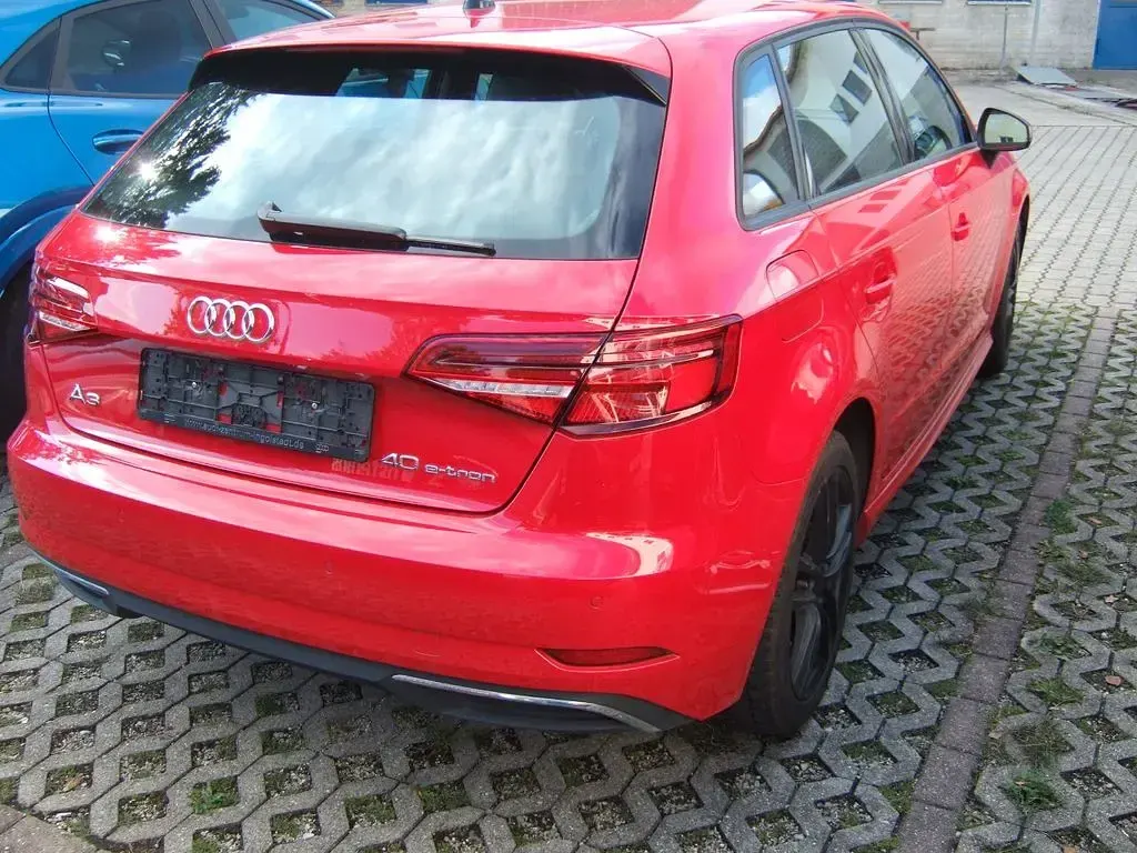 Gebraucht Audi e-tron Sport 204 PS (150 kW) 2020 Rot SUV