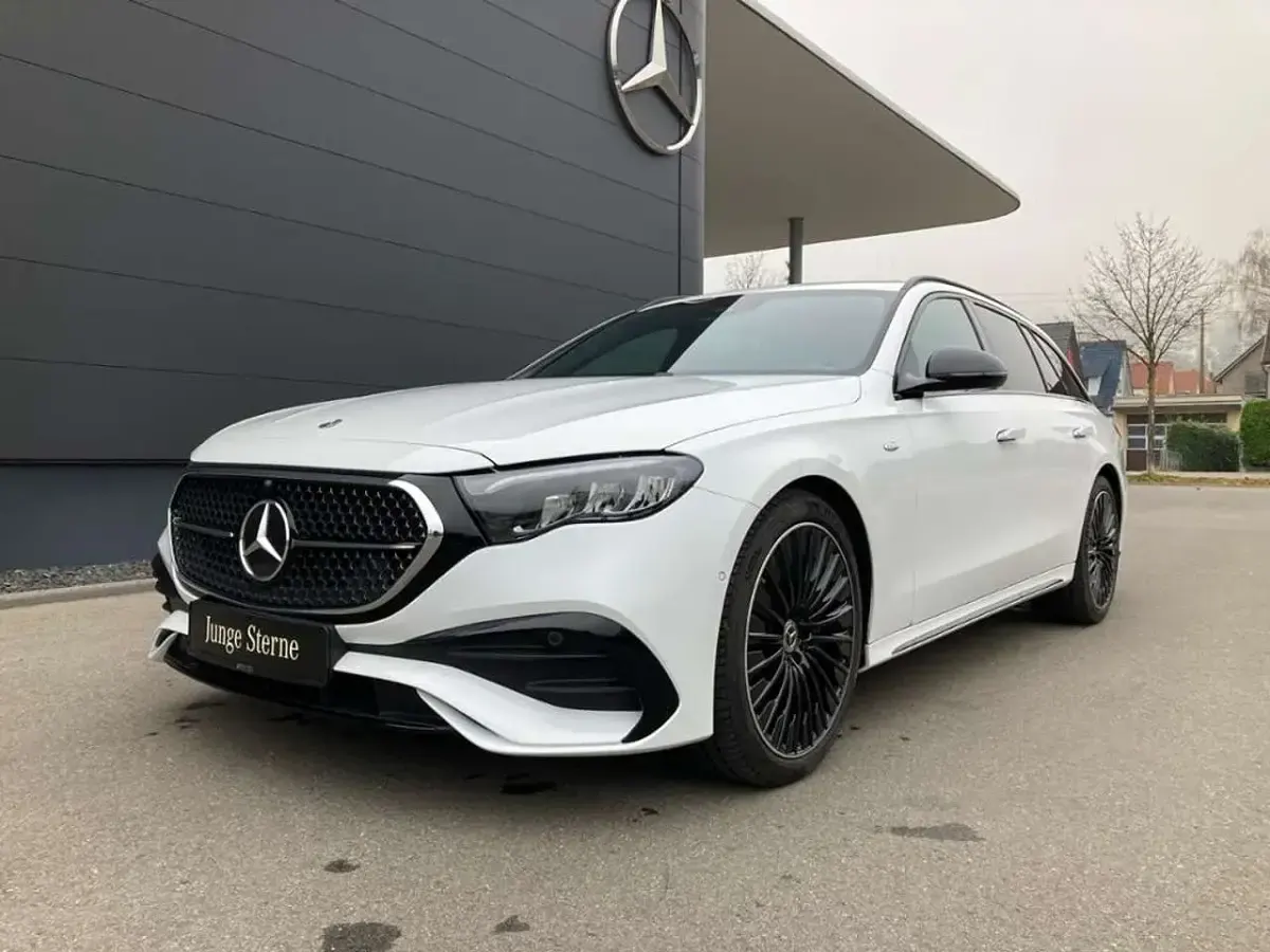 Używany Mercedes E300 Advanced 313 KM (230 kW) 2025 Biały Sedan/Limuzyna