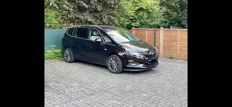 Braun Gebraucht 2017 Opel Zafira Tourer Innovation Van / Kleinbus | 13.050 € (Guter Preis) - Bild 1/4