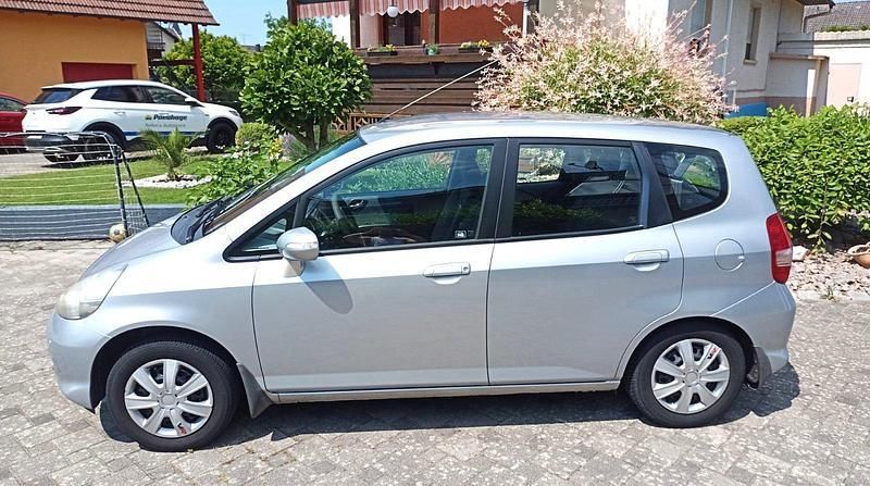 Grau Gebraucht 2005 Honda Jazz Kleinwagen | 3.900 € (Teuer) - Bild 1/4