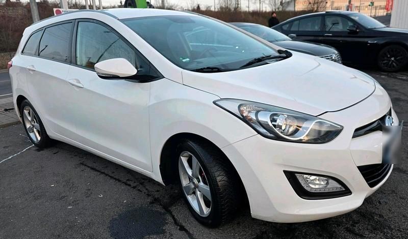 Gebraucht Hyundai i30 2013 Weiß Kombi