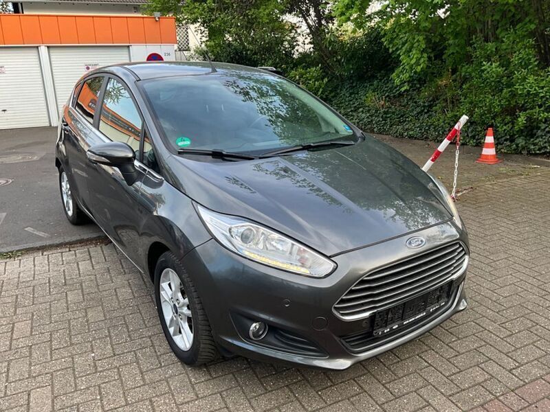 Grau Gebraucht 2017 Ford Fiesta Titanium Kleinwagen | 6.990 € (Superpreis) - Bild 1/4