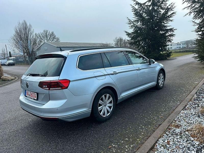 Gebraucht VW Passat Business 150 PS (110 kW) 2022 Silber Kombi