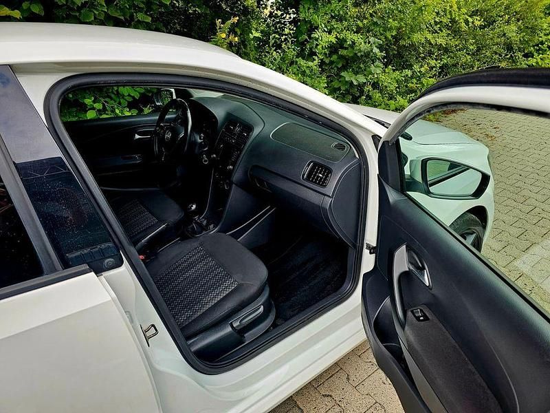 Gebraucht VW Polo Comfortline 75 PS (55 kW) 2015 Weiß Limousine