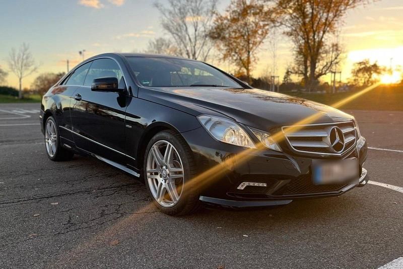 Gebraucht Mercedes E200 Avantgarde 184 PS (135 kW) 2010 Schwarz Coupé