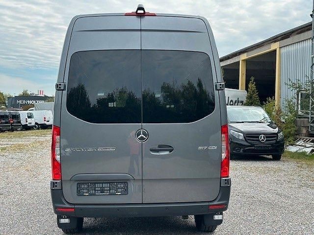 Gebraucht Mercedes Sprinter 170 PS (125 kW) 2023 Grau Van