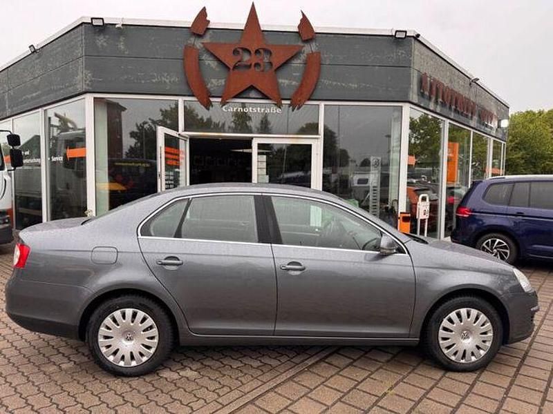 Platinum grey metallic Gebraucht 2007 VW Jetta Comfortline Limousine | 2.390 € (Etwas zu teuer) - Bild 1/4