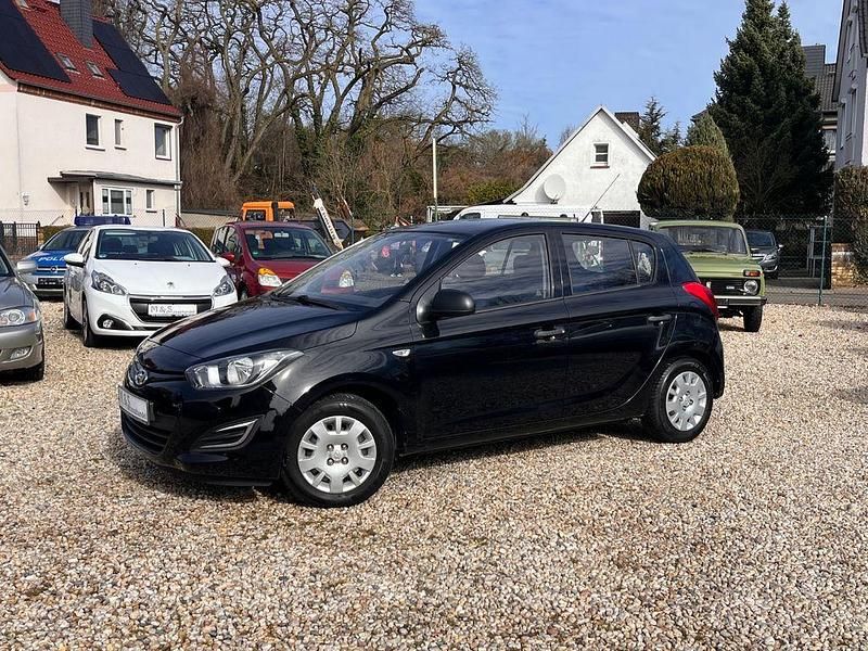 Gebraucht Hyundai i20 Edition 86 PS (63 kW) 2014 Schwarz Kleinwagen