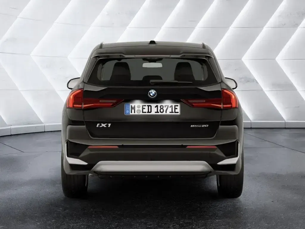 Neu BMW iX1 150 kW (204 PS) 2026 Schwarz SUV
