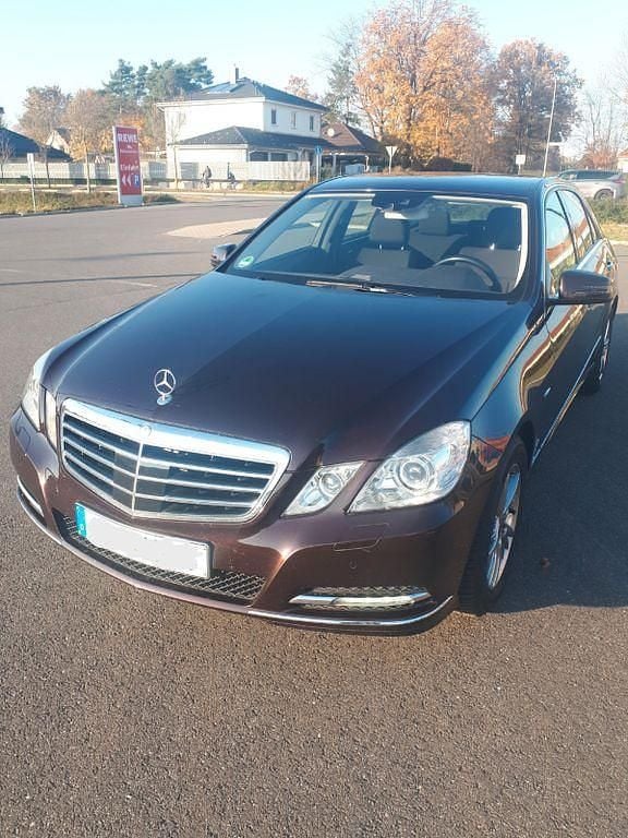 Gebraucht Mercedes E350 Elegance 265 PS (194 kW) 2011 Braun Limousine