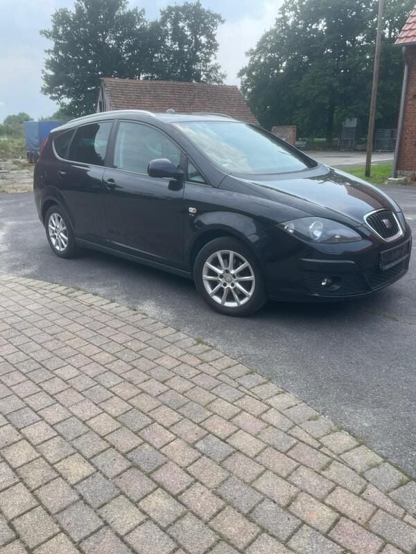 Schwarz Gebraucht 2010 Seat Altea XL Van / Kleinbus | 3.850 € (Teuer) - Bild 1/4