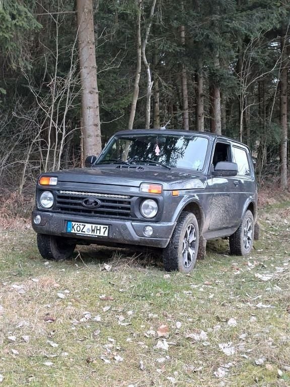 Gebraucht Lada niva 83 PS (61 kW) 2022 Grau SUV