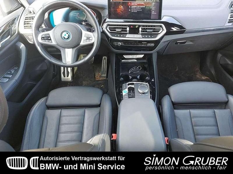 Gebraucht BMW iX3 Impressive 210 kW (286 PS) 2024 Carbonschwarz SUV