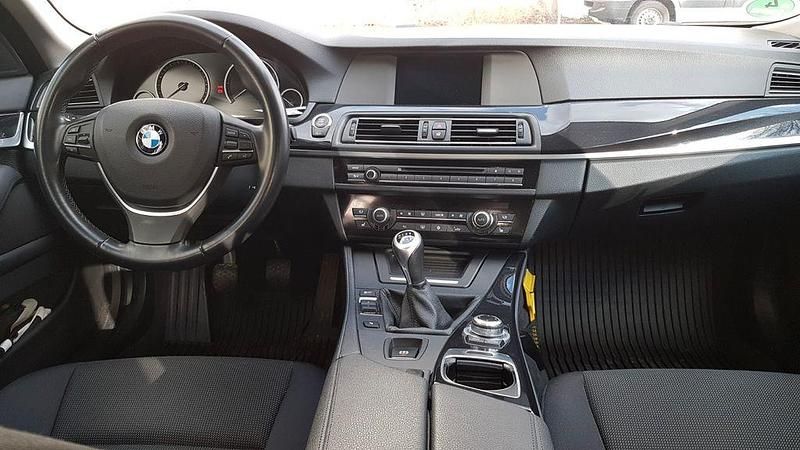 Gebraucht BMW 530 258 PS (189 kW) 2012 Blau Kombi