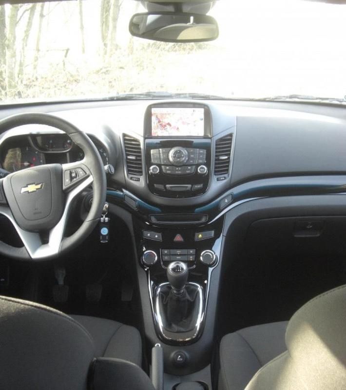 Schwarz Gebraucht 2013 Chevrolet Orlando Van / Kleinbus | 8.399 € (Fairer Preis) - Bild 1/4