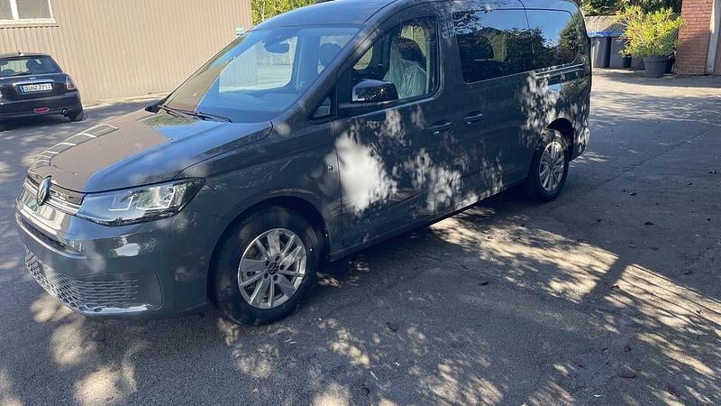 Grau Neu 2025 VW Caddy Maxi Life Life Van / Kleinbus | 41.995 € (Teuer) - Bild 1/4