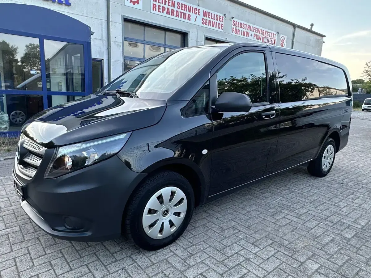 Gebraucht Mercedes Vito 163 PS (119 kW) 2022 Schwarz Van