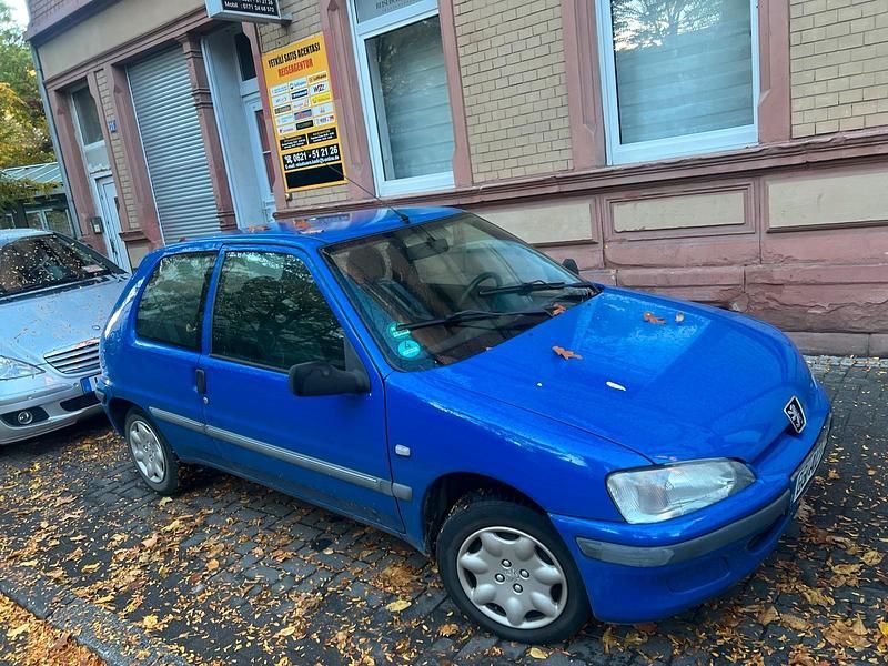 Blau Gebraucht 2004 Peugeot 106 Kleinwagen | 650 € - Bild 1/4