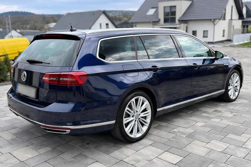 Gebraucht VW Passat Highline 239 PS (175 kW) 2016 Blau Kombi