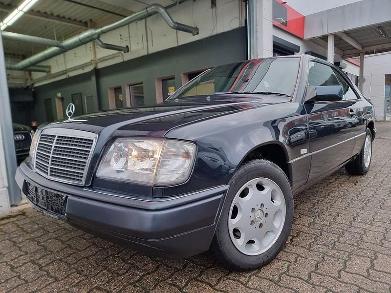 Schwarz Gebraucht 1996 Mercedes E200 Coupé | 10.450 € - Bild 1/4