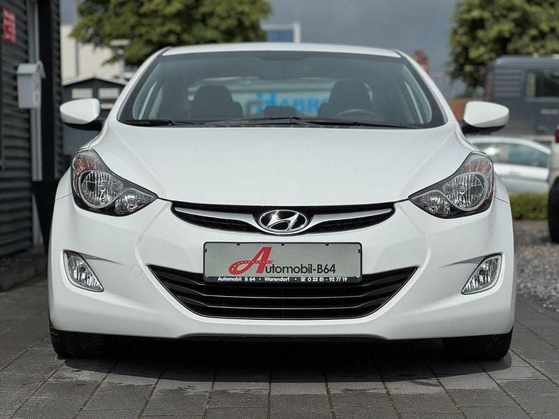 Gebraucht Hyundai Elantra 132 PS (97 kW) 2012 Weiß Limousine