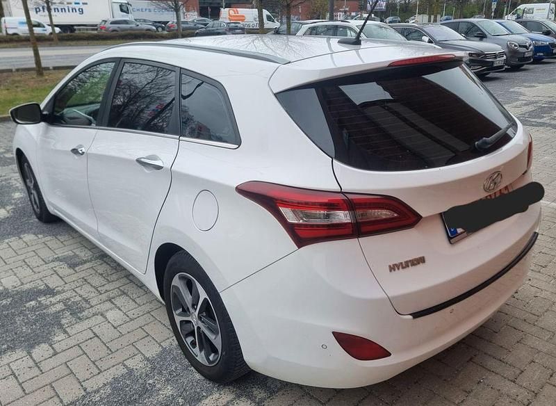 Gebraucht Hyundai i30 136 PS (100 kW) 2017 Weiß Limousine