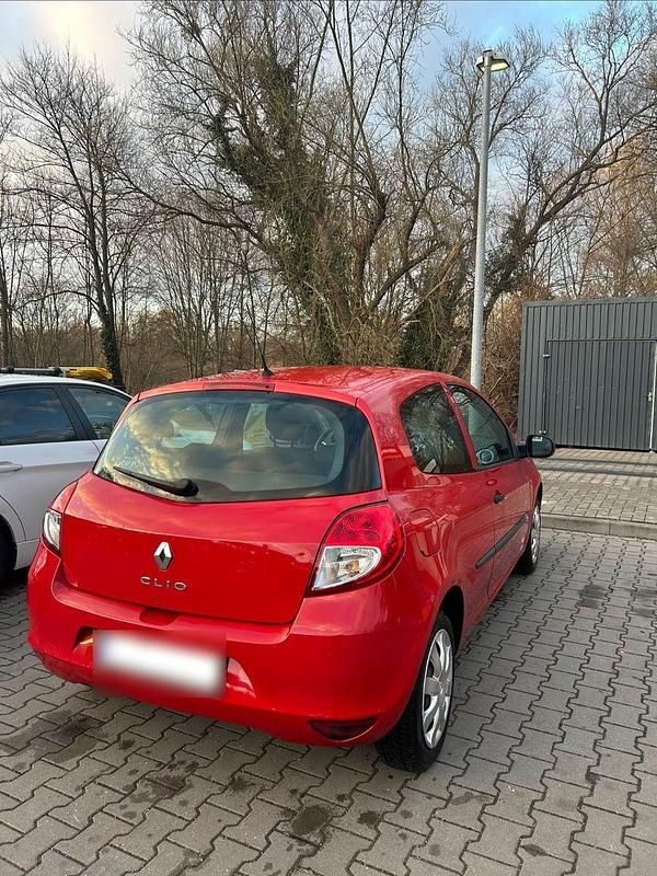 Second-hand Renault Clio IV 75 CP (55 kW) 2012 Roșu Berlinǎ