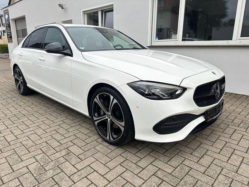 Weiß Gebraucht 2022 Mercedes C200 Night Limousine | 31.499 € (Fairer Preis) - Bild 1/4