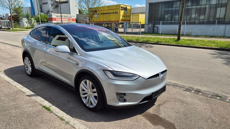 Silber Gebraucht 2016 Tesla Model X SUV | 26.000 € (Guter Preis) - Bild 1/4