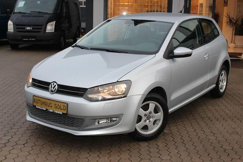 Silber Gebraucht 2010 VW Polo Comfortline Kleinwagen | 6.990 € (Guter Preis) - Bild 1/4