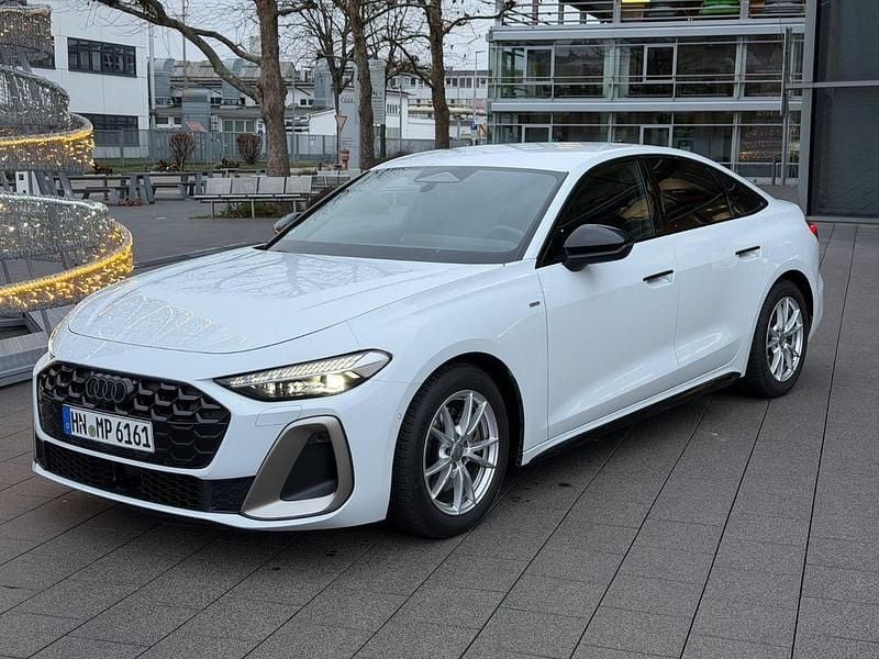 Weiß Gebraucht 2025 Audi A5 S-Line Limousine | 44.300 € (Guter Preis) - Bild 1/4