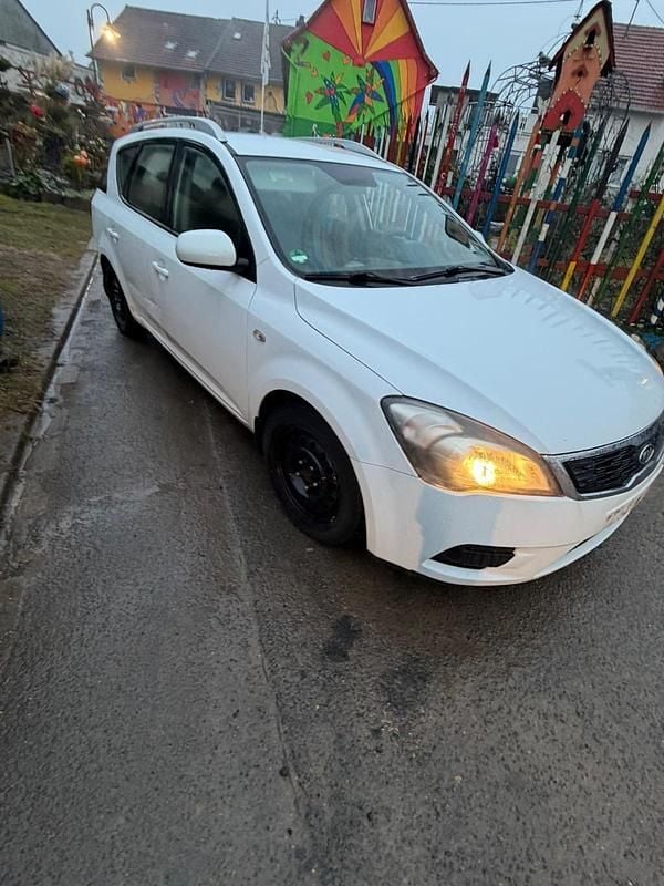 Gebraucht Kia Ceed 105 PS (77 kW) 2012 Weiß Kleinwagen