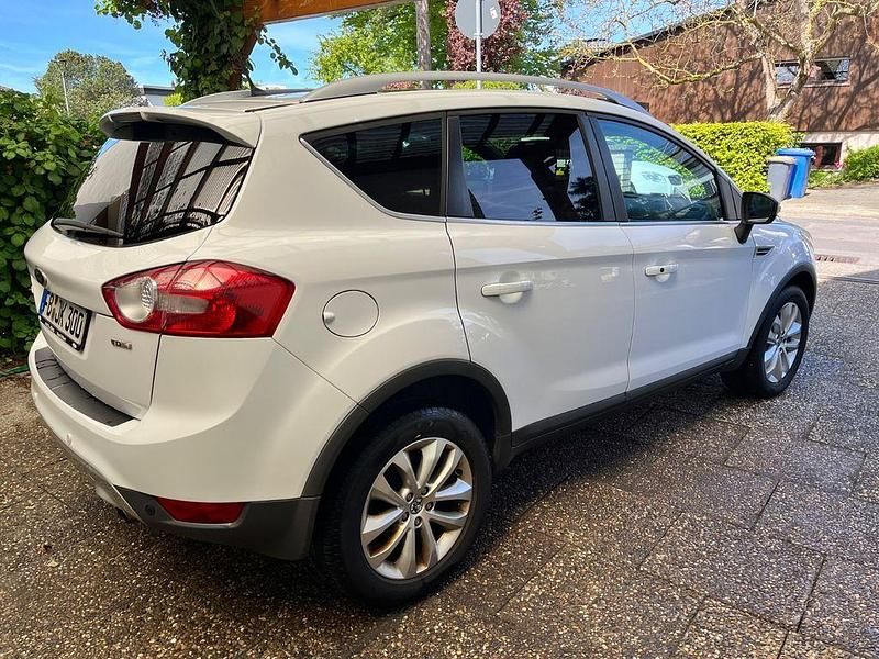 Gebraucht Ford Kuga Titanium 136 PS (100 kW) 2009 Weiß SUV