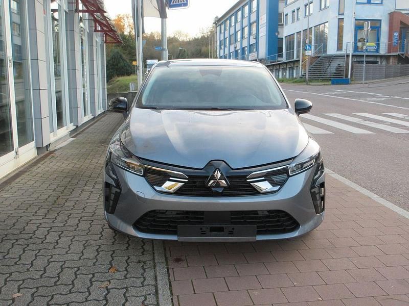 Neu Mitsubishi Colt Plus 143 PS (105 kW) 2025 Grau Limousine