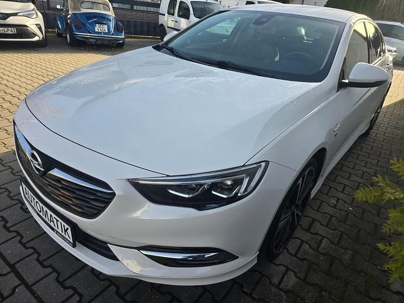 Gebraucht Opel Insignia Dynamic 209 PS (153 kW) 2020 Weiß Limousine