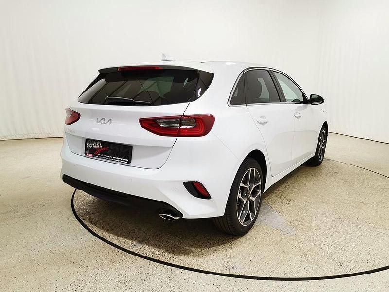 Gebraucht Kia Ceed Style 140 PS (102 kW) 2025 Cararraweiss Kleinwagen