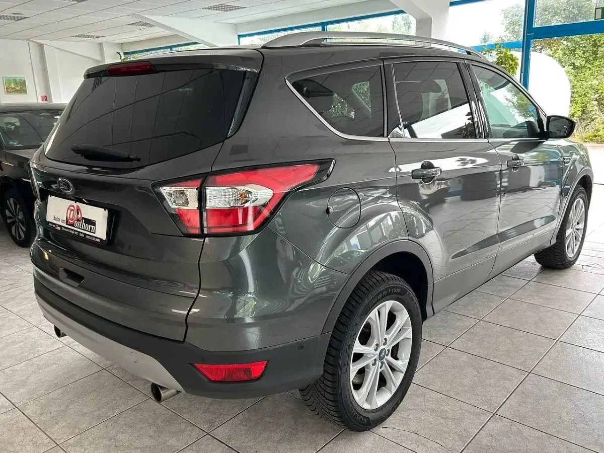 Gebraucht Ford Kuga Titanium 150 PS (110 kW) 2018 Grau SUV