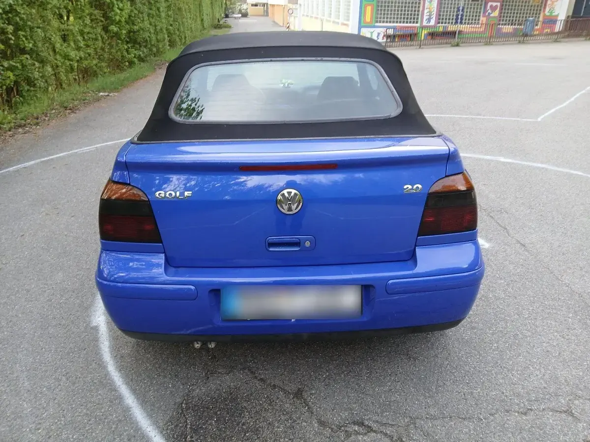 Gebraucht VW Golf 115 PS (84 kW) 2000 Blau Cabrio