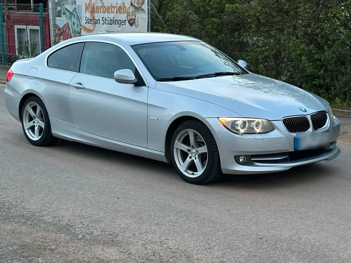 Gebraucht BMW 325 218 PS (160 kW) 2011 Silber Coupé