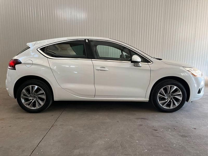 Weiß Gebraucht 2014 Citroën DS4 So Chic Kleinwagen | 4.999 € (Guter Preis) - Bild 1/4