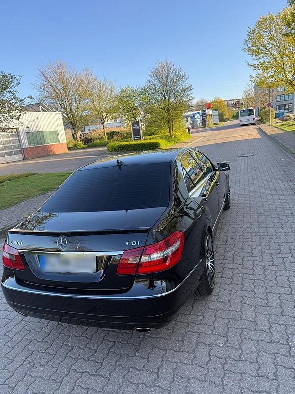 Second-hand Mercedes E300 231 CP (169 kW) 2012 Negru Berlinǎ